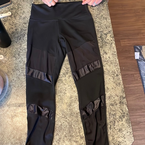 Fabletics Power Hold - Picture 1 of 4